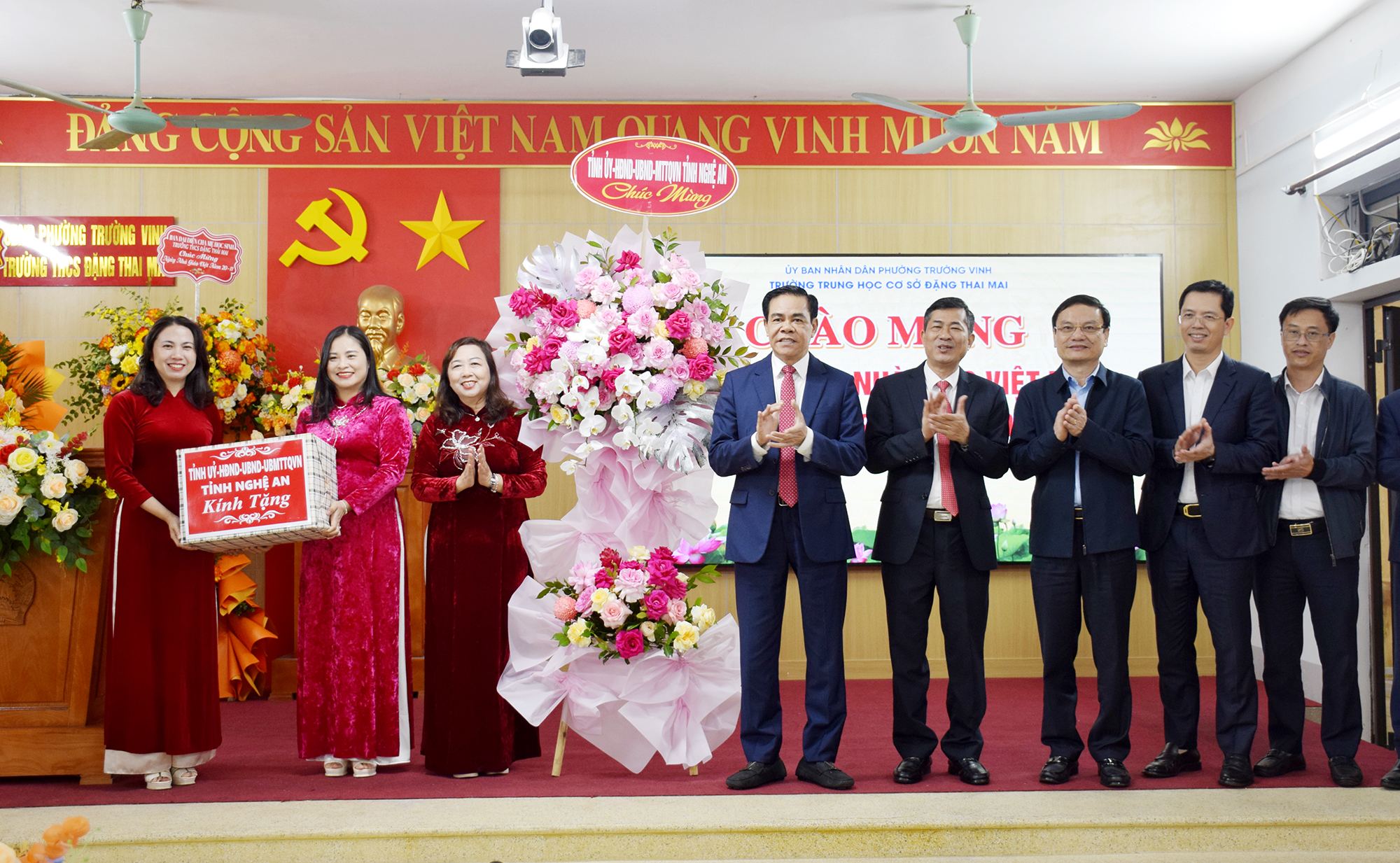 Anh-tin-bai